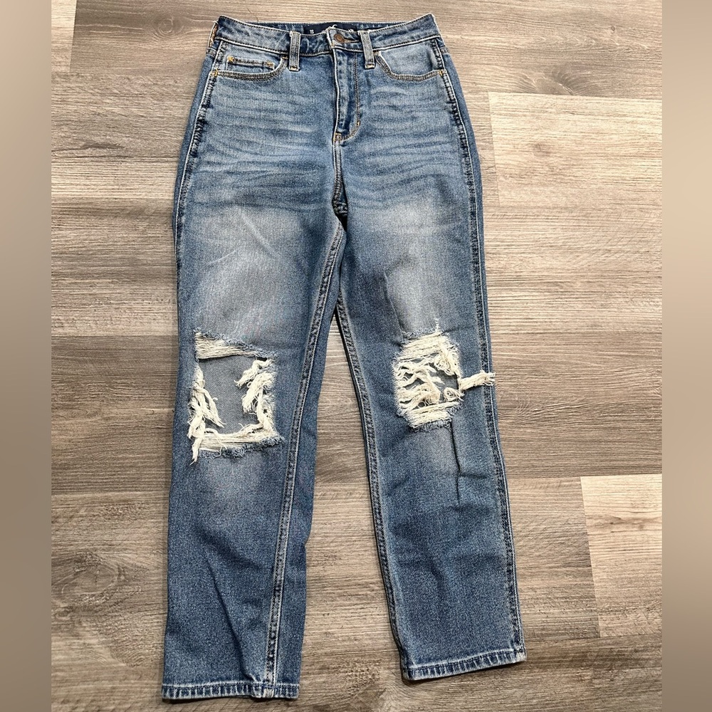 Women’s Hollister Medium Wash Distressed Ultra High-Rise Mom Jeans 1S